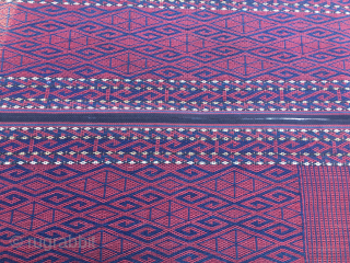 Turkmen Yomut/Yomud tent/yurt band.
Size is cm 28x1570 plus long fringes. Old enough to be considered antique, Imho over 100 years old. Beautiful, complete, in mint conditions.
Natural dyes.
Fantastic weaving quality.
I bought it long  ...