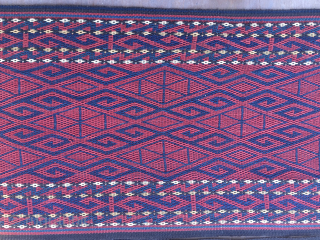 Turkmen Yomut/Yomud tent/yurt band.
Size is cm 28x1570 plus long fringes. Old enough to be considered antique, Imho over 100 years old. Beautiful, complete, in mint conditions.
Natural dyes.
Fantastic weaving quality.
I bought it long  ...
