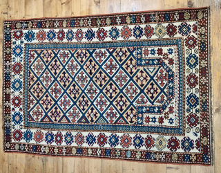 Shirwan prayer rug.
A small tribal jewel just out an important collection. Size is cm 95x150.
Approx age is 4th q of the 19th c.
White background. The area around the mihrab is filled with  ...