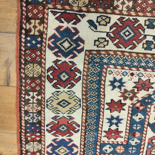 Shirwan prayer rug.
A small tribal jewel just out an important collection. Size is cm 95x150.
Approx age is 4th q of the 19th c.
White background. The area around the mihrab is filled with  ...