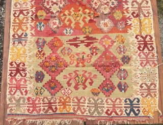 I bought this wrecked kilim 'cause I liked it with the idea of having it restored one day. More than 30 years passed by and I haven't done anything. Anatolian, wool, cotton,  ...