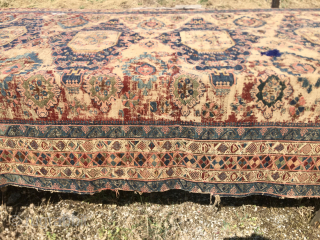 Seikhur sumack rug.
Size is cm 205x285
Datable to the 3rd or 4th quarter of the 19th century.
In archeologic condition as u can see from the pics.
It needs a patient lover/restorer and he will  ...