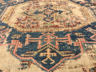 Seikhur sumack rug.
Size is cm 205x285
Datable to the 3rd or 4th quarter of the 19th century.
In archeologic condition as u can see from the pics.
It needs a patient lover/restorer and he will  ...
