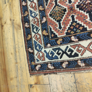 Sweet small Shirwan Surahani rug
cm 100x125
Late 19th/early 20th century
Azerbaijan, Surahani peninsula
Rare and interesting rug with main field pattern filled with unusual kind of palmettes of different shape and color. Unusual & weird  ...