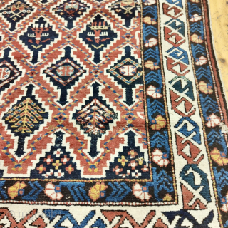 Sweet small Shirwan Surahani rug
cm 100x125
Late 19th/early 20th century
Azerbaijan, Surahani peninsula
Rare and interesting rug with main field pattern filled with unusual kind of palmettes of different shape and color. Unusual & weird  ...