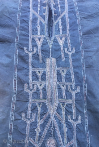 Yemeni dress/aba. Cm 214x114. Early 20th c, probably 1920/1930sh. Wonderful indigo blue still deeply saturated. Cotton and metal thread embroidery. In very good condition.         