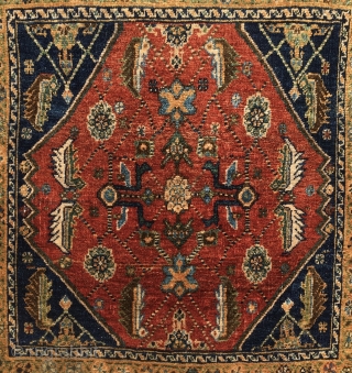 Qashqai pile khorjin bag face. Cm 60x64 ca. 1890/1910. Beautiful, proportioned, interesting. Natural dyes. In good condition. Full pile. The numbering on the back might be either the cataloging of the Perez  ...