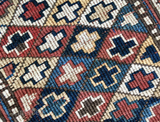 SHAHSAVAN SUMACK HASHTRUD/MIYANEH BAG FACE
CM 46X48
3rd quarter of the 19th century
Diamond lattice with repeating cruciform motif.
Sumack weave with extra weft wrapping
Great natural colors with all kind of them, from madder reds to  ...