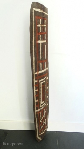 Papua New Guinea Cult house engraved wooden panel. Cm 145/56 in ca. Field collected mid 20th century by a Dutch collector in the Sepik river area mountains. Very hard wood, clay and  ...