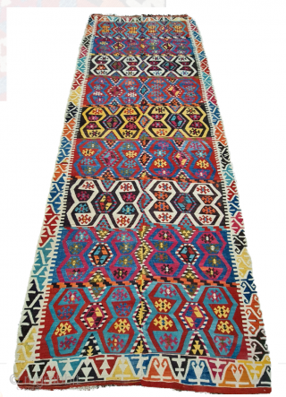 Konya kilim in great beauty and condition. Cm 140x380. Should be end 19th century. Lovely natural colors. Amazing pattern. More pics here: https://www.instagram.com/p/CUkG0GGMOA0/
          
