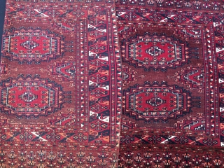 Turkmen
Saryk
çuval.
Cm 87x153- Second half 19th century. Six main Gul pattern. Wool, silk, cotton. Very fine weave. Lovely natural saturated colors. See madder red, cochineal, orange on a liverish brown background. Ex important  ...