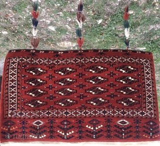Beautiful Turkmen Yomut 16 gul festival cuval with original back side. With 3 rare tassels. In mint condition. Cm 70x120, cm 142x120 open. Deeply saturated natural colors: red, blue, black, brown, orange,  ...