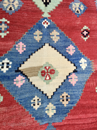 Obruk kilim, Central Anatolia, Turkey.
Size is cm 134x184 + fringes
Age is mid 20th century
In good condition
Very sweet and decorative
Ready to display/use
Reasonably priced
DM or carlokocman@gmail.com         