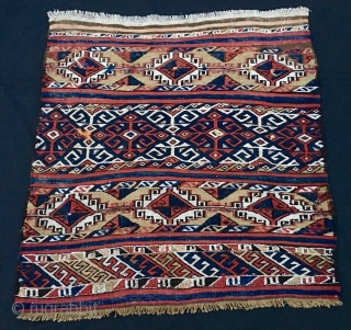 Anatolian ala cuval. Cm 82x84. Early 20th century. Can't decide whether it's a Malatya or, as somebody said, Turkmen from Bergama/Balikesir area, or what? Any opinion? It's a very nice, proportioned bag  ...