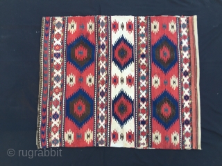 Shahsavan collectors only. Cm 81x98 or 81x196 open. Datable to the end of the 19th century. Wonderful natural colors. Madder red, indigo blue, white is wool. 3 main flat weave strips and  ...