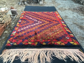 Yatak/sleeping rug from somewhere up on the Anatolian central plains, probably in between Cappadocia and Konya. Reckon vintage times. In great condition. A work of art more than a simple rug. Cm  ...