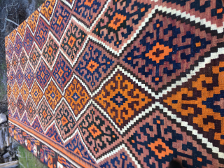Afghan Big Maimana Kilim
Woven by thee Hazara tribal group
Design is called Ghalmori
Cm 175/385 ca
Datable 1920/1940sh
Very beautiful
In good condition
3 tiny holes to report 
Original gallery price € 4.600
Now 1.800 €
Tracked shipping €30/Italy -  ...