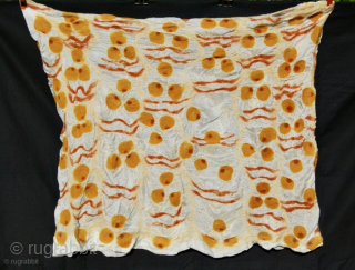 Chintamani felt on silk Sultan robe. 
Pattern with repeating tiger stripe and Chintamani. 
Moire photos and interesting infos on rq.
If interested please send a message here: carlokocman@gmail.com