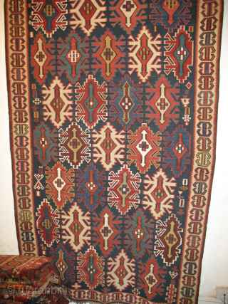Shirwan Kuba Kilim.
Cm 165x275
Old enough to be considered antique, 3rd q 19th century
Beautiful natural, saturated colors.
Classical pattern.
I shot these photos in 2008 and never wanted to sell it.....
I found it recently pretty  ...