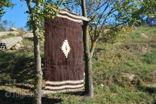 Navajo? Nooo. It's a Siirt goat hair blanket from Eastern Anatolia. Cm 160x110 ca. First half 20th century. Cotton, sheep wool and goat hair. In good condition. Looks like a modern painting,  ...