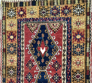 Getting wed? 
Need a wedding present? 
Here you are!

Wonderful Yahyali Kilim 
Wonderful natural deep saturated colors 
Wonderful two med pattern...wedding Present? 
Wonderful condition  

Beautiful Yahyali kilim, Central Anatolia. Turkey. 
Cm 105x175.  ...