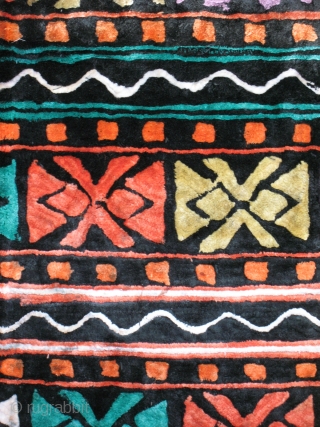 Misterious & interesting silk velvet fragment - first quarter 20th century - cm 65x68 - good condition - possibly Uzbekistan             