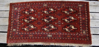 Beautiful Turkmen Yomut cuval with great insect border. Cm 60x112. Late 19th century. Lovely natural dyes, see the green especially...... Nice nine gul pattern. Very precise drawing and spacing. In good condition.  ...