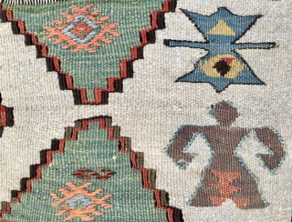 Anatoliam kilim fragment. Three powerful ram horn medallions. Size is cm70x120 ca. Beautiful and rich with lovely symbols. Background playing between white and beige. It would be a nice “modern painting” to  ...