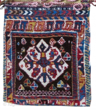 Qashqai collectors item. This is imho a very rare and beautiful Qashqai Gabbeh pattern type khorjin/saddle bag. Cm 50x125 ca. Datable back to 100/110 years. The rarity is first of all in  ...