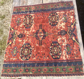 Shirwan Zeikhur/Seychour Sumakh fragment.
Cm 115x133.
Probable age 1860/1870.
Great pattern, great colors, great weaving. a special piece.
Please DM or email carlokocman@gmail.com