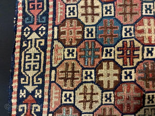Sumack bag face.
Cm 40x45 ca.
Let's say that it's most probably a Shahsavan bag, but could be Kurdish.
It has got a very interesting pattern with a lovely graphics.
Colors seem ...