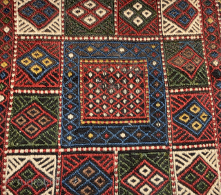 SHAHSAVAN SUMACK KHORJIN BAG FACE
Size is cm 50x50 ca
End 19th century
Great deeply saturated colors
Lovely shiny, fat wool
In good condition except for slight chippings on both lower corner
According to the Metropolitan Museum NYC ...