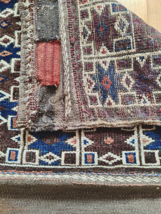 Baluch bag; 49x85cm; Q1 20th cent.; glossy wool, nice blue; with backside and closure stripe.
for further information please contact: marlos@hispeed.ch             