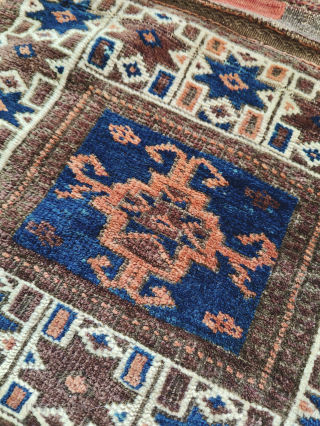 Baluch bag; 49x85cm; Q1 20th cent.; glossy wool, nice blue; with backside and closure stripe.
for further information please contact: marlos@hispeed.ch             