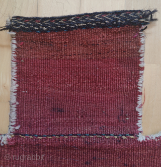 Afshar Salt bag
Front in Sumak technique, back plane weave
Beginning of 20th cent. 
Size 52 x 52 cm
Further information: martin@baluch.ch              