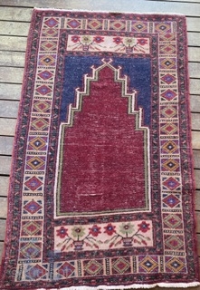 Prayer rug 
No holes, ends intact, cleaned.
Soft and lustrous 
Shipped from Australia 
Postage extra                   