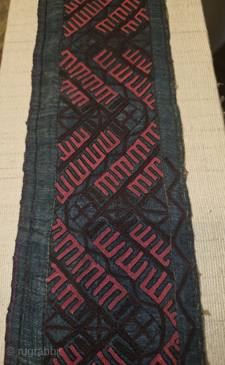 Turkmen Chirpy Embroided Collar, in rare green
115 x 10 cm, mounted on a cloth
igo.licht@gmail.com                   