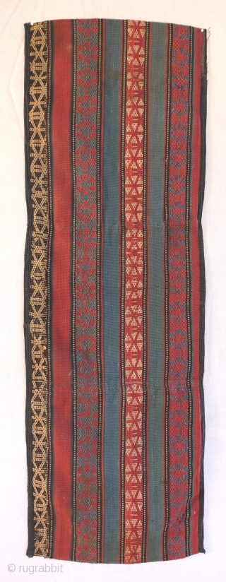 Shahsavan Khorjin made of a single strip of jajim. Acquired in Baku. Complete, shows signs of use, few weak spots, reinforced edges. May need a good bath. 
100 x 31 cm, 3ft  ...