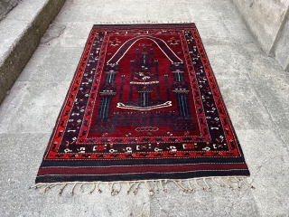 3'3'' x 5'2'' / 100cm x 160cm An antique west Anatolian prayer rug from Bergama/Soma region, dated 1900.
https://www.instagram.com/carpetusrugs/               