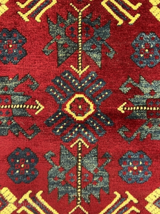 3'3'' x 4'9'' / 100cm x 145cm An Antique Kiz Bergama Tribal Rug, from western Anatolia.(circa 1900s)

https://www.instagram.com/carpetusrugs/                