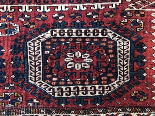 3'11'' x 4'1' / 120cm x 125cm
An Antique Bergama/Pergamon rug from western Anatolia which was woven approximately in the first half of the 19th century. This rug has a quite geometric design,  ...