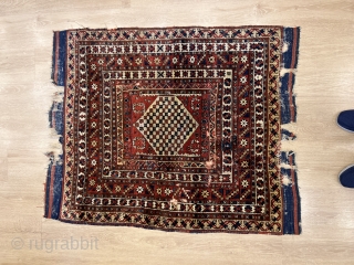 3'6'' x 4'6'' / 107cm x 137cm An antique Bergama rug with unsuaul central design from western Anatolia. 

https://www.instagram.com/carpetusrugs/              