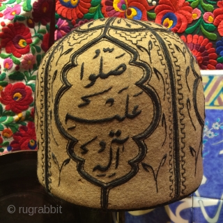 Persian Dervish hat,silk embroidery on felt.high 20 cm
                         