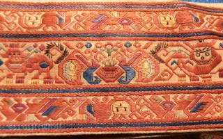 chinese belt 19th century silk embroidery.size 232 x7 cm                        