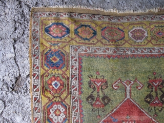 Aksaray carpet Anatolia, cm 112 x 146. Rug mid-XVIII century. Perfect condition,very beautiful and bright colors. No repairs. Ask for price or for many informations.        