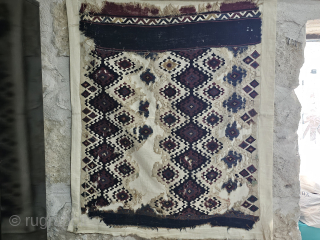 Antique Anatolian TURKİSH kİLİM fRAGMENT With fine weaving
sİZE:95X72 CM                        