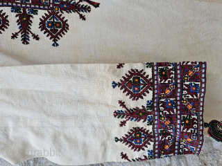 Greek embroidery. 
Gorgeous dress.
Size:110x57 cm
Email:salaberina@gmail.com                            