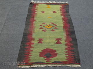Green background, primitive Cappadocia Avanos Kilim.
Size:85x138 cm