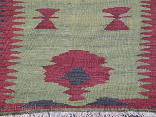 Green background, primitive Cappadocia Avanos Kilim.
Size:85x138 cm