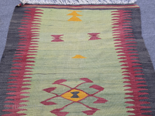 Green background, primitive Cappadocia Avanos Kilim.
Size:85x138 cm
